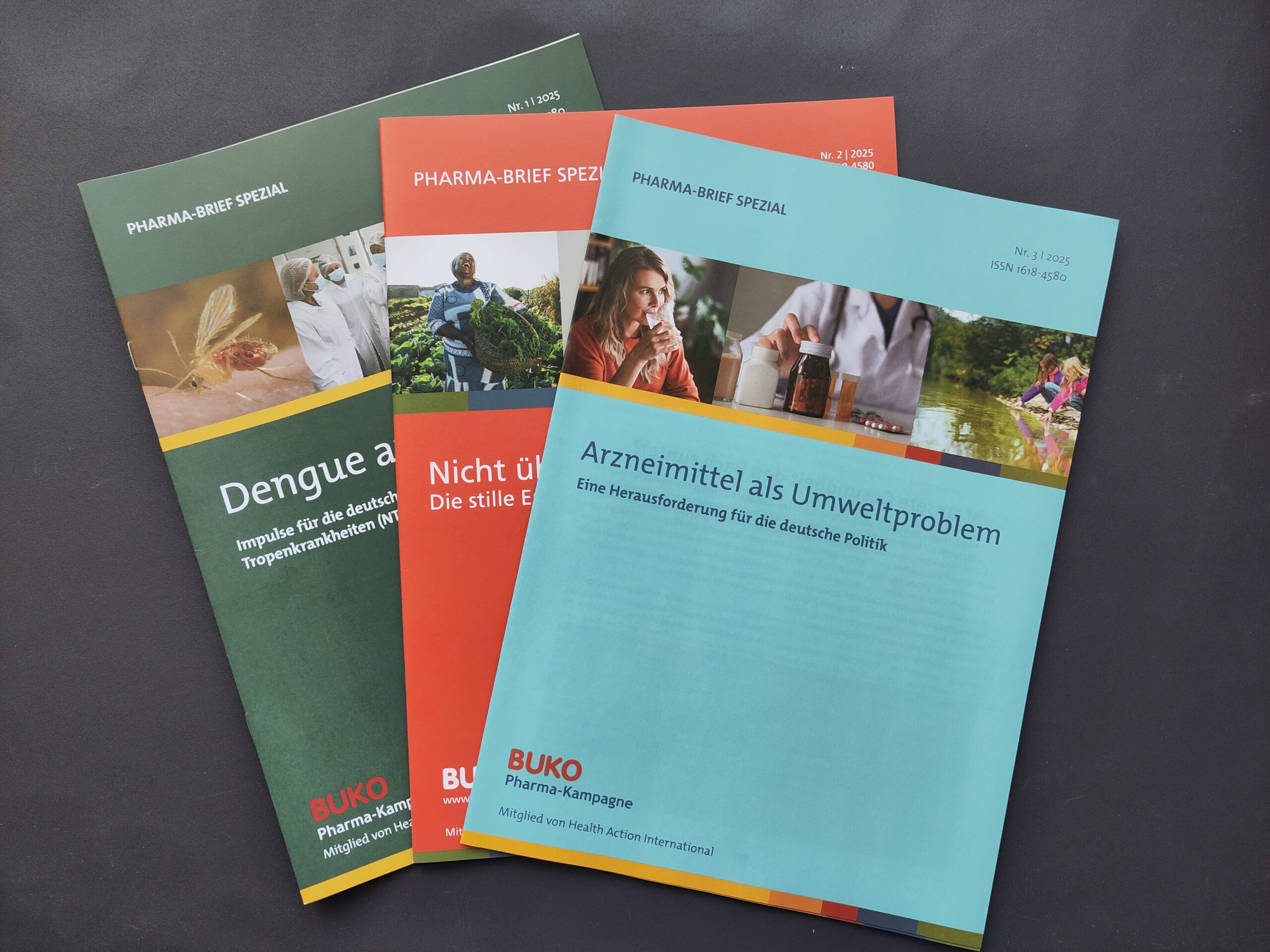 Drei Pharma-Brief Spezial Hefte