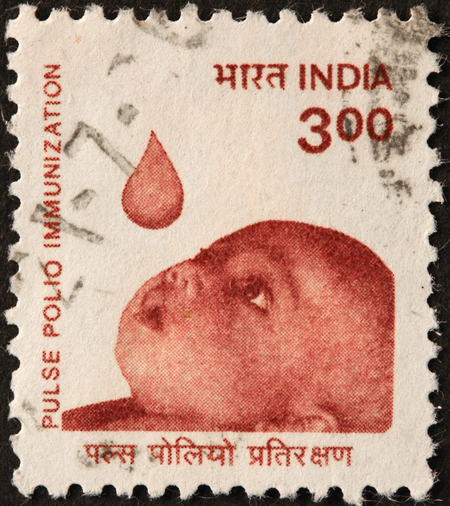 Alternativtext?
Indische Briefmarke mit der Darstellung eines Babys und eines Blutstropfens als Symbol für die Polio-Impfung.